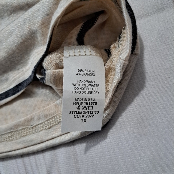 Haptics Size 1X Mixed Print Contrast Trim Top - Picture 4 of 8